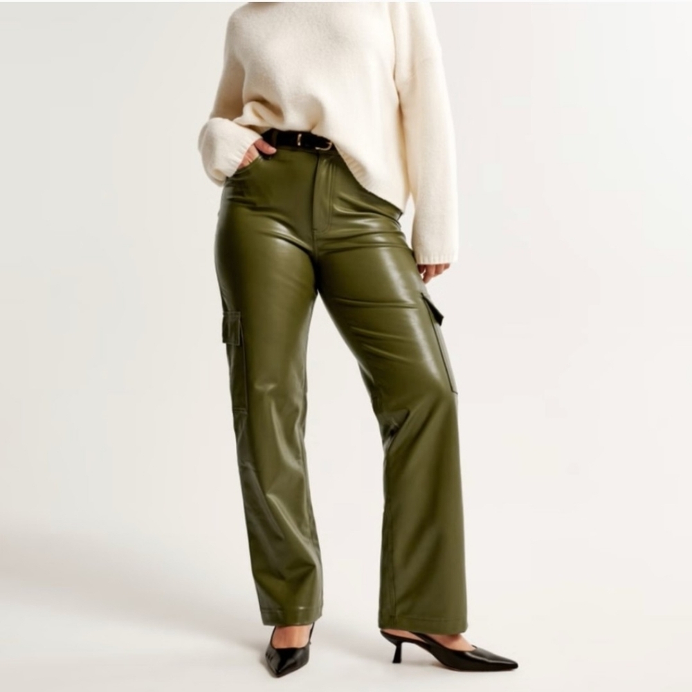 ABERCROMBIE & FITCH 90s Relaxed Curve Love Vegan Leather Green Cargo‎ Pants 34